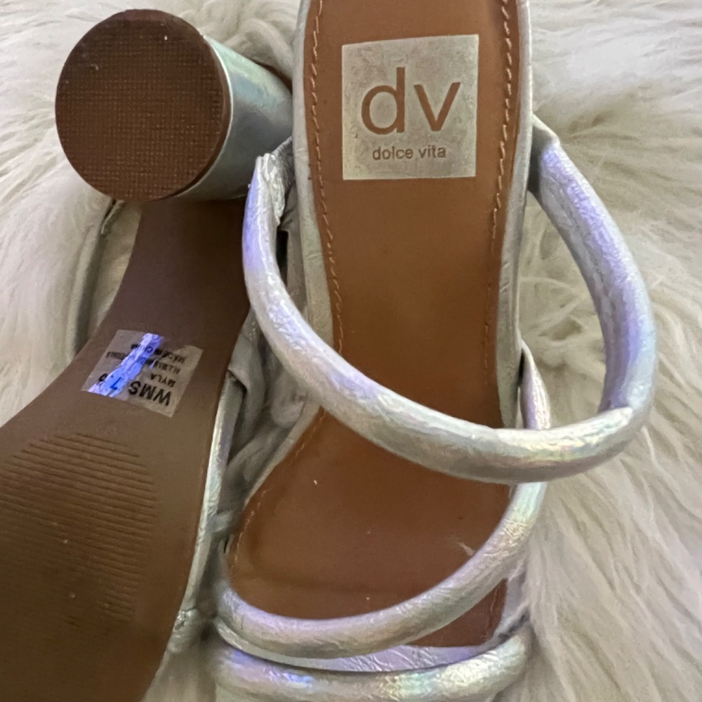 Size 7.5 - Picture 3 of 3